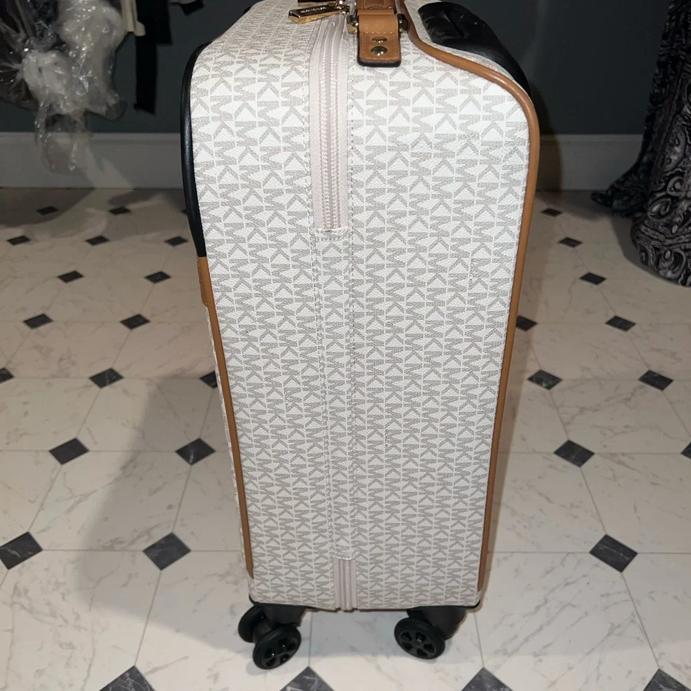 Michael Kors Brown and Cream Carry On - Picture 4 of 7